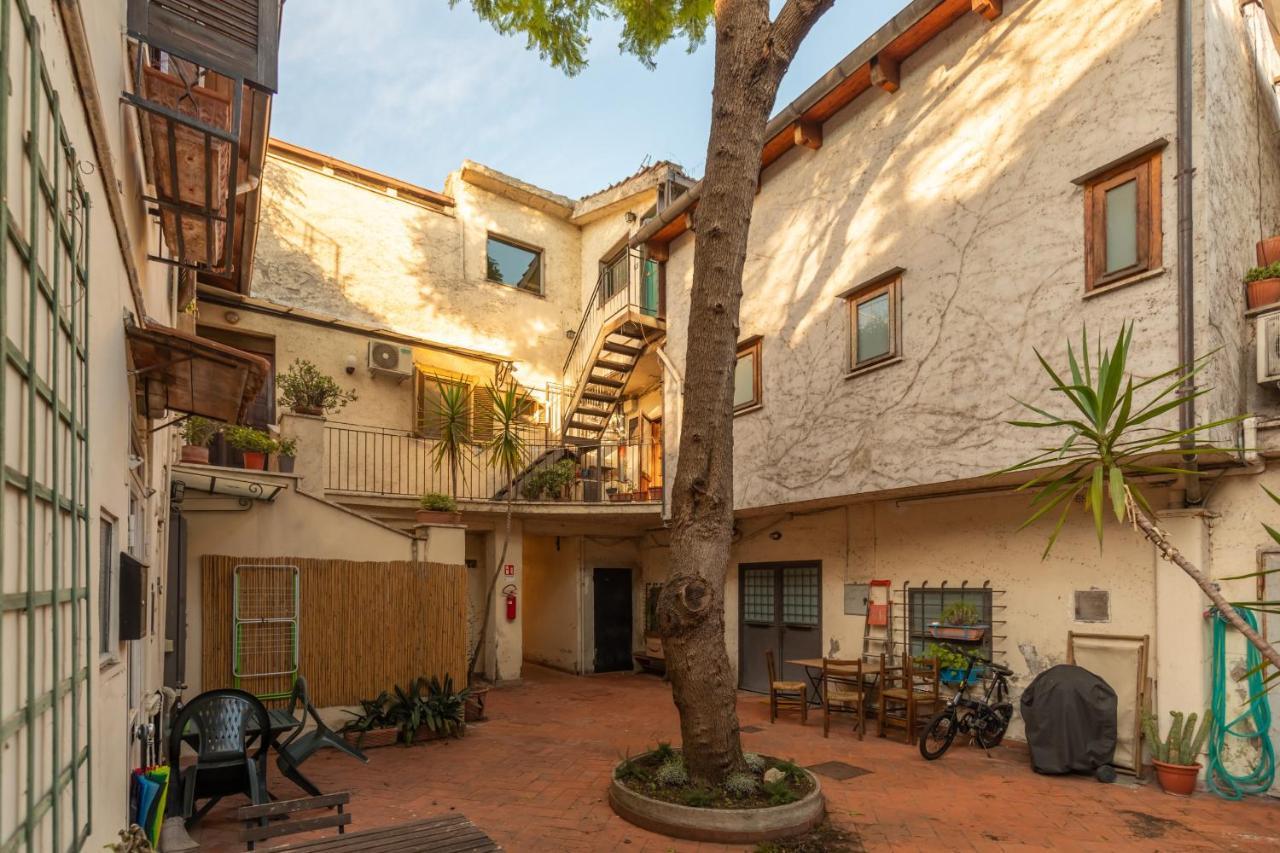 Bright And Comfy Terraced Apartment In Trastevere Rom Exteriör bild