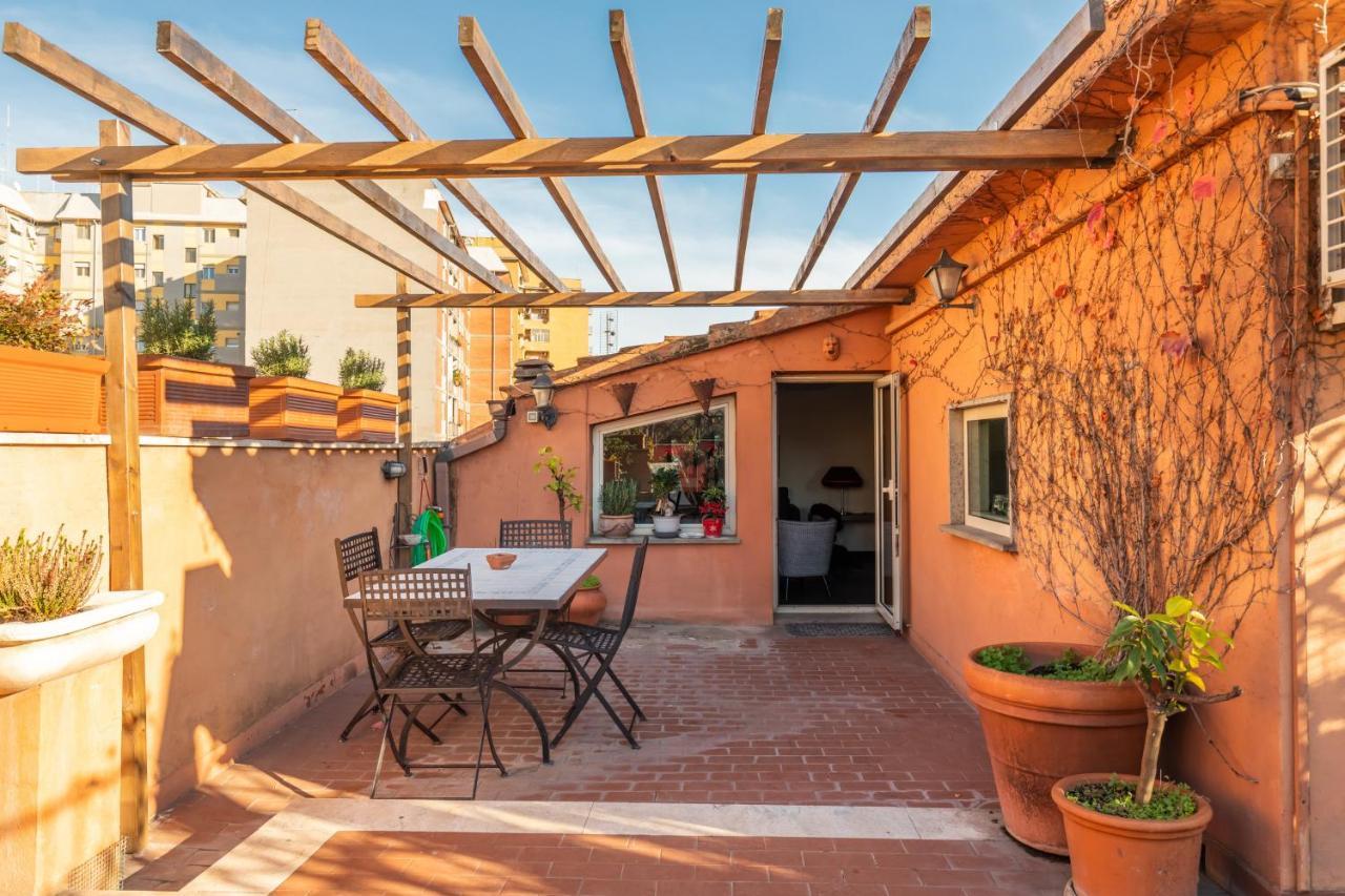 Bright And Comfy Terraced Apartment In Trastevere Rom Exteriör bild