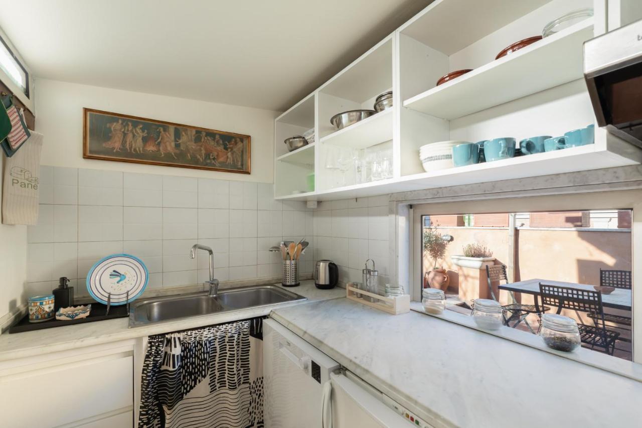 Bright And Comfy Terraced Apartment In Trastevere Rom Exteriör bild