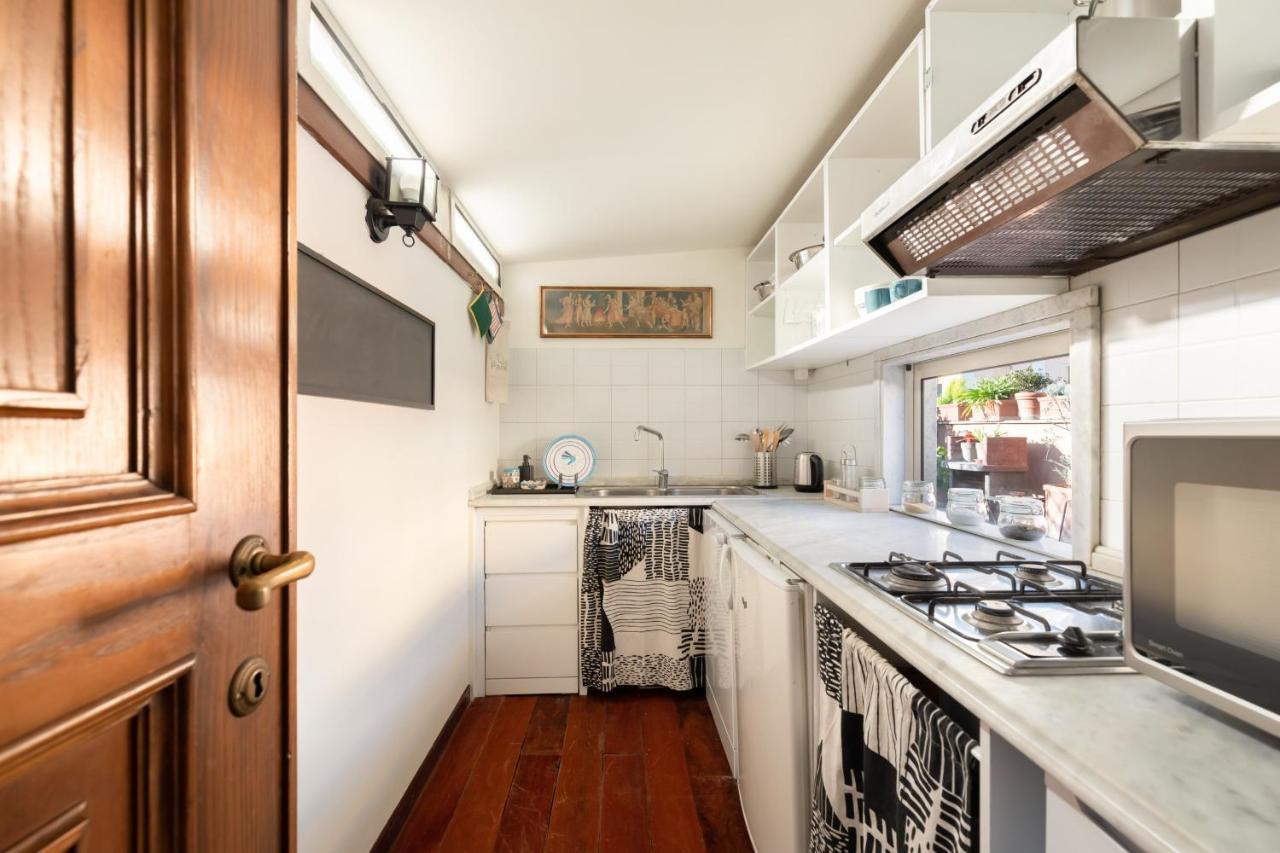 Bright And Comfy Terraced Apartment In Trastevere Rom Exteriör bild
